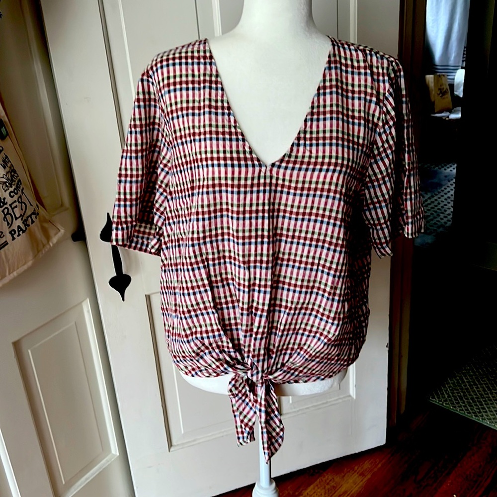 Very cute Madewell front tie blouse. Size XL. NWOT.